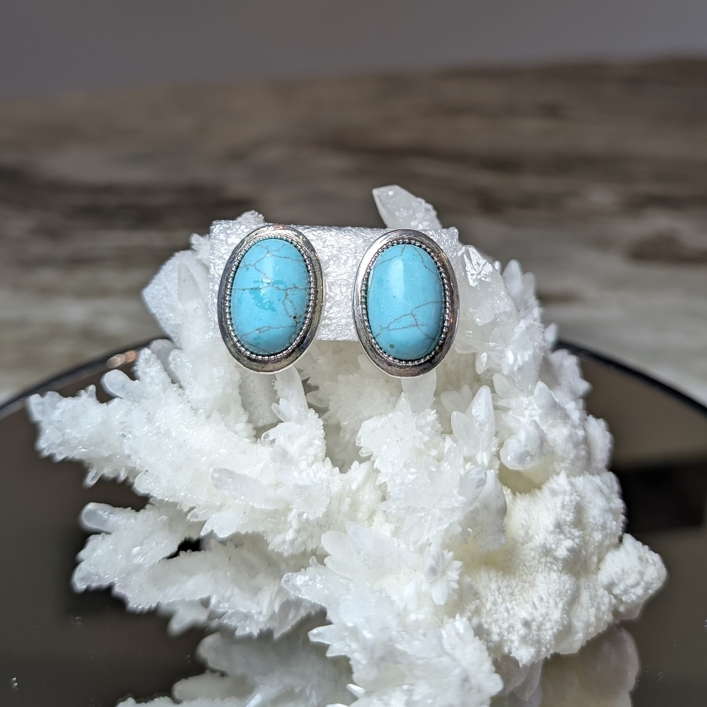 Vintage Clip On Turquoise Earrings - Picture 4 of 6